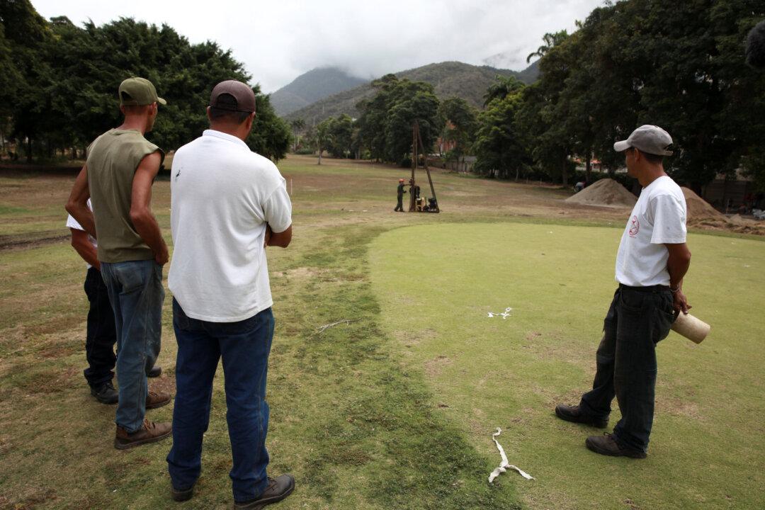 In Chavez-Era Throwback, Venezuela Seizes Part of a Golf Course