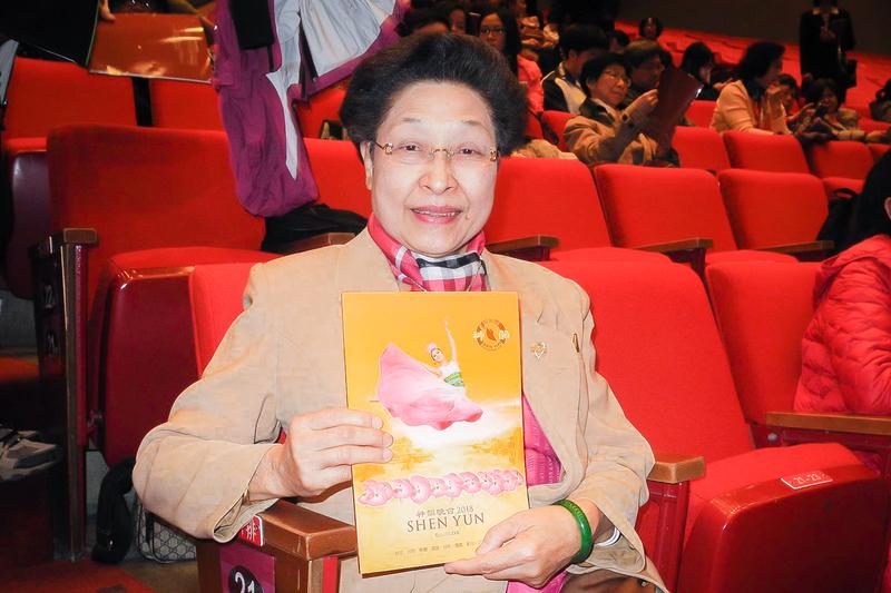 Banking Association Chairperson Returns to See Shen Yun