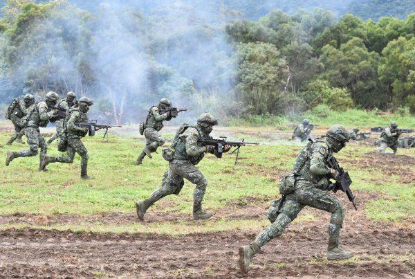 Soldiers stage an attack during an annual drill at the military base in Hualien, Taiwan, on Jan. 30, 2018. (Mandy Cheng/AFP/Getty Images)