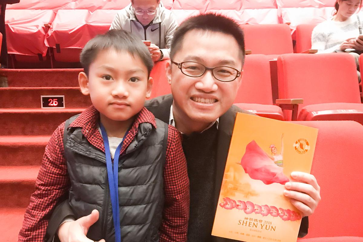 Company President Finds Shen Yun, ‘A Feast for the Eyes’