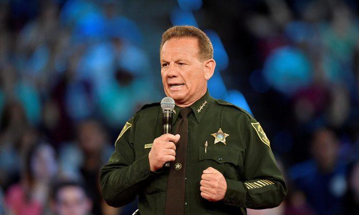 Sheriff Faces Mounting Criticism Over Florida School Massacre