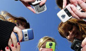 New Zealand Prepares for National Cell Phone Ban in Schools