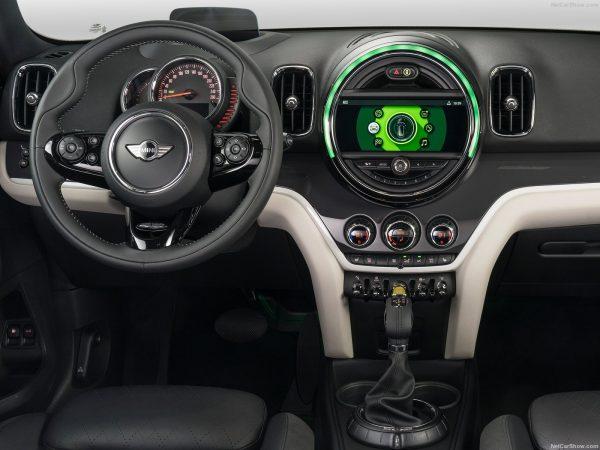 The interior of the Countryman Plug-in Hybrid. (Courtesy of netcarshow.com)