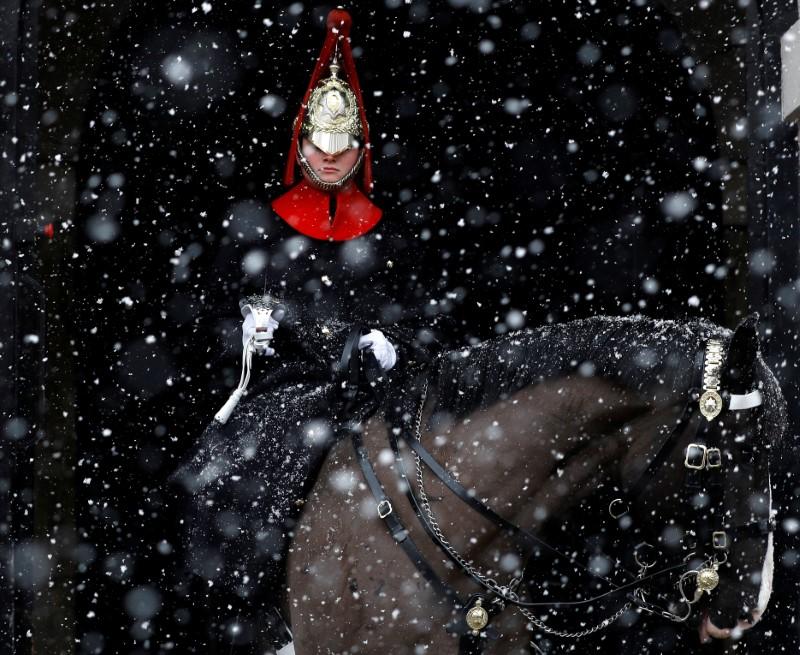 Snow Storms Shut Ireland, Britain Calls in the Army