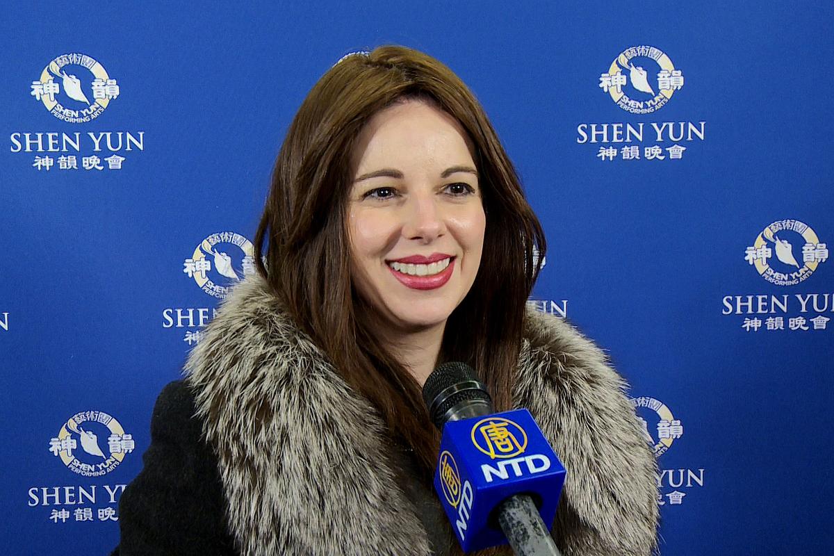 Writer Enjoys Divinity of Human Beings at Shen Yun