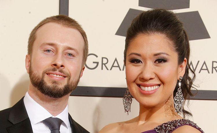Musicians Jonathan Blumenstein (L) and Ruthie Ann Miles attend The 58th GRAMMY Awards at Staples Center in Los Angeles, on Feb. 15, 2016. (Photo by Larry Busacca/Getty Images for NARAS)