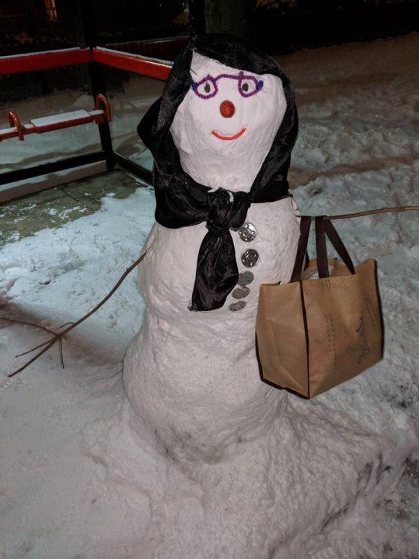 Snow woman Brenda in Newcastle upon Tyne, England. (Thomas Walker via Storyful)