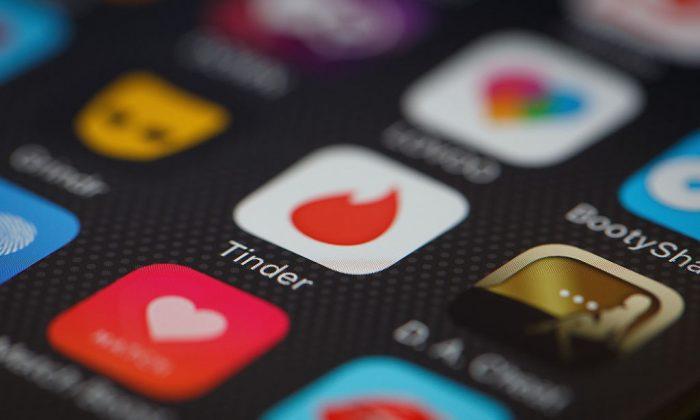 Boyfriend’s Tinder App Triggers Samurai Sword Attack in Washington, Woman Tells Police