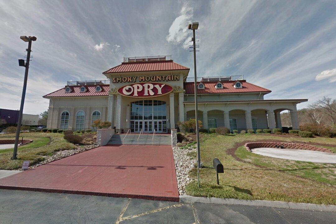 Man Dies Following Theater Special Effects Mishap in Tennessee