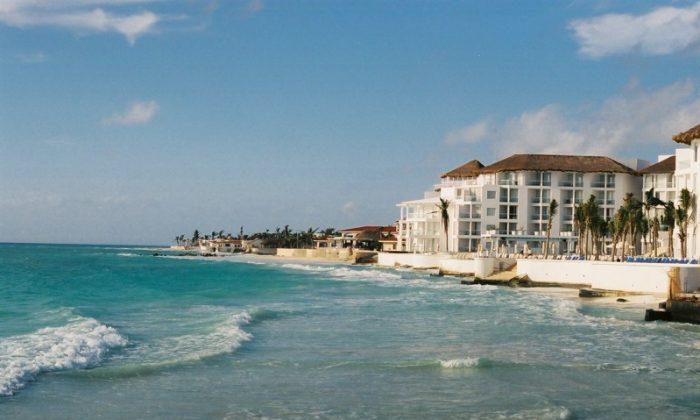 US Bans Government Employees From Travel to Mexican Beach Resort