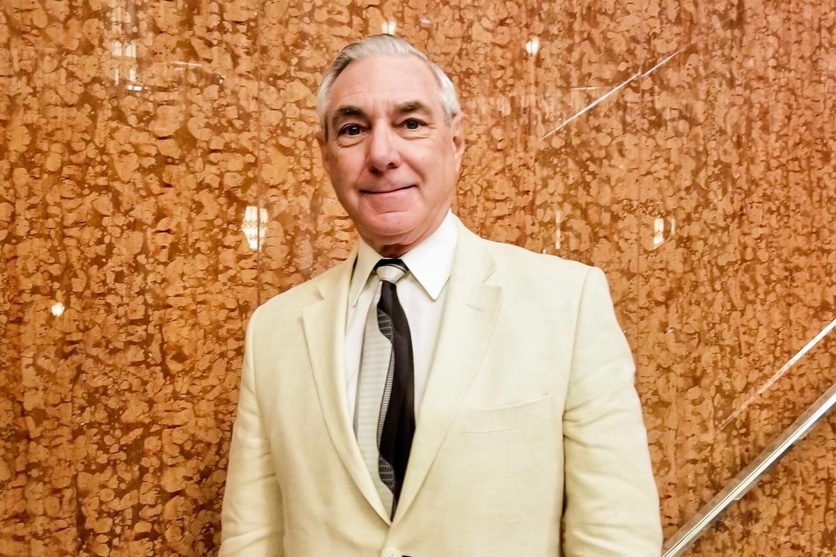 Athletic Coach Says ‘You need to see Shen Yun’