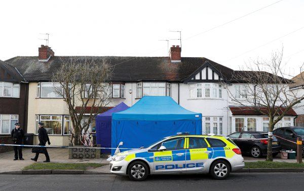 Police stand on duty outside the home of Nikolai Glushkov in New Malden, on the outskirts of London, March 14, 2018. (Reuters/Peter Nicholls)