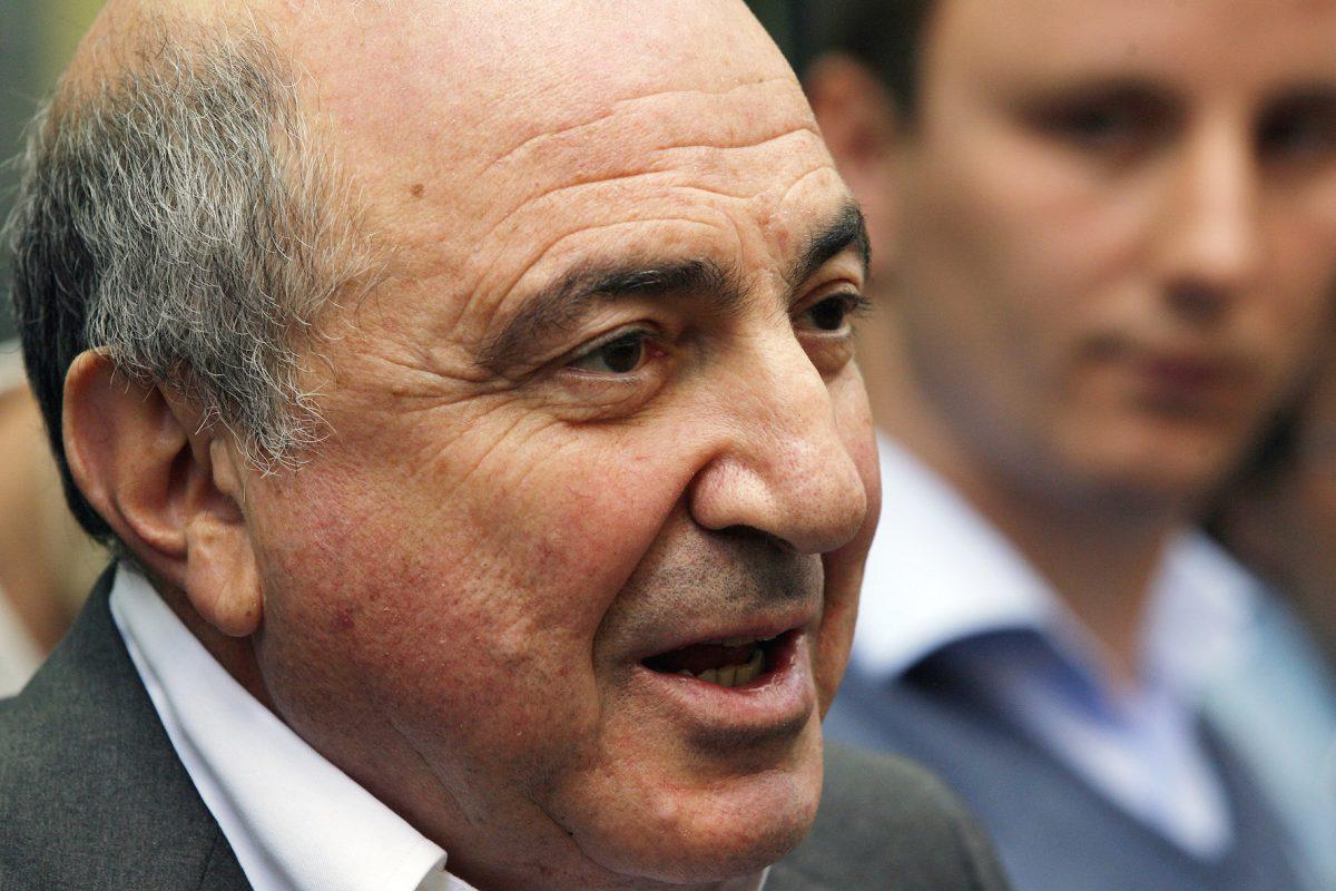 Boris Berezovsky addresses the media after losing a lawsuit against Chelsea FC owner Roman Abramovich on August 31, 2012 in London, England. ( Warrick Page/Getty Images)
