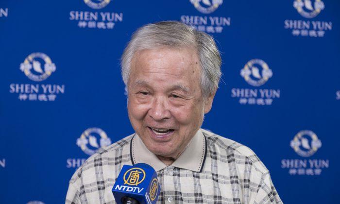 Honorary Professor Enjoys the Therapeutic Power of Music at Shen Yun