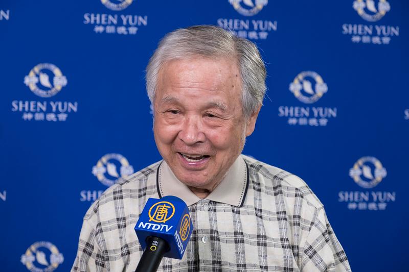 Honorary Professor Enjoys the Therapeutic Power of Music at Shen Yun