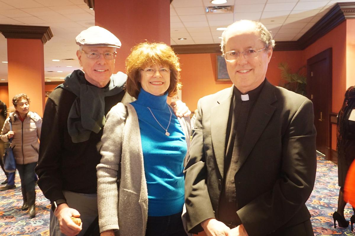 ‘I Admire Their Courage,’ Priest Says of Shen Yun