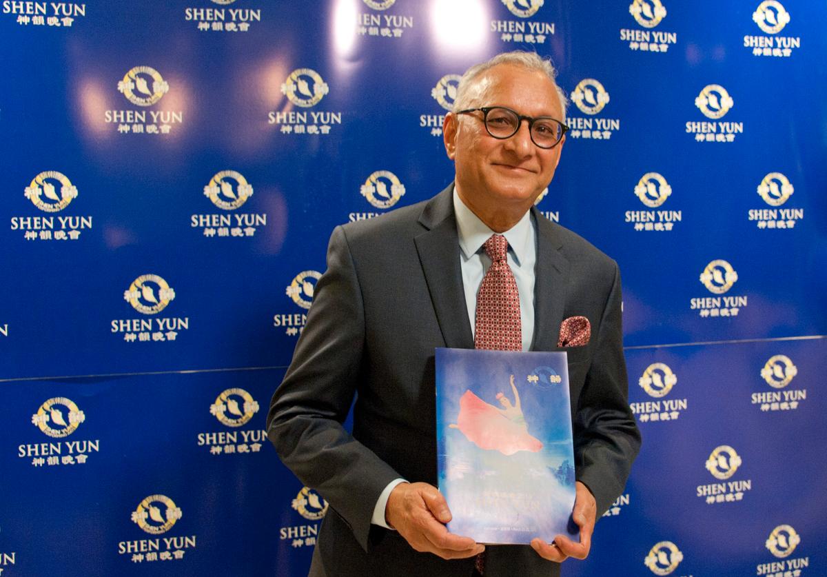 Hotel Owner Sees ‘Pure Humanity’ in Shen Yun