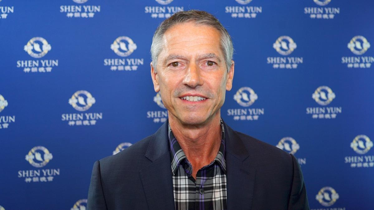 Company Owner Experiences Calming Energy at Shen Yun