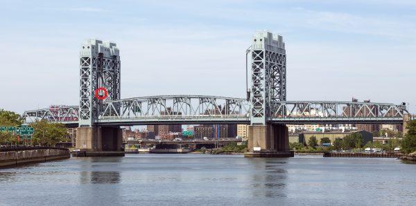 The Harlem River vertical-lift bridge in Manhattan, part of the Triborough Bridge, also known as the Robert F. Kennedy Bridge. ("Triborough lift bridge NY1" by Wikimedia Commons/Acroterion)