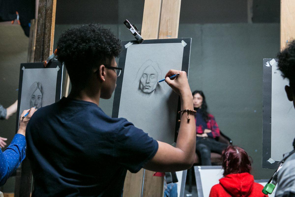 BAVPA student Naija Boles draws during the workshop given by Edward Minoff at Grand Central Atelier on March 9, 2018. (Milene Fernandez/The Epoch Times)