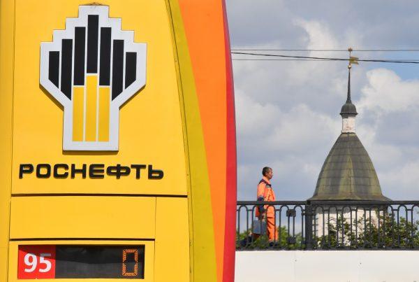 The company logo of Russia's state oil giant Rosneft is seen at a petrol station in Moscow, Russia, on June 28, 2017. (Yuri Kadobnov/AFP/Getty Images)