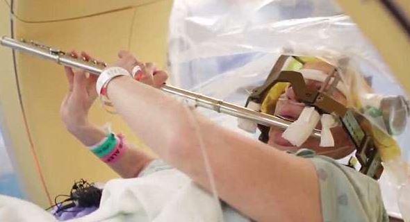 Incredible Moment: Woman Plays the Flute in the Middle of Her Major Brain Surgery at Texas Hospital
