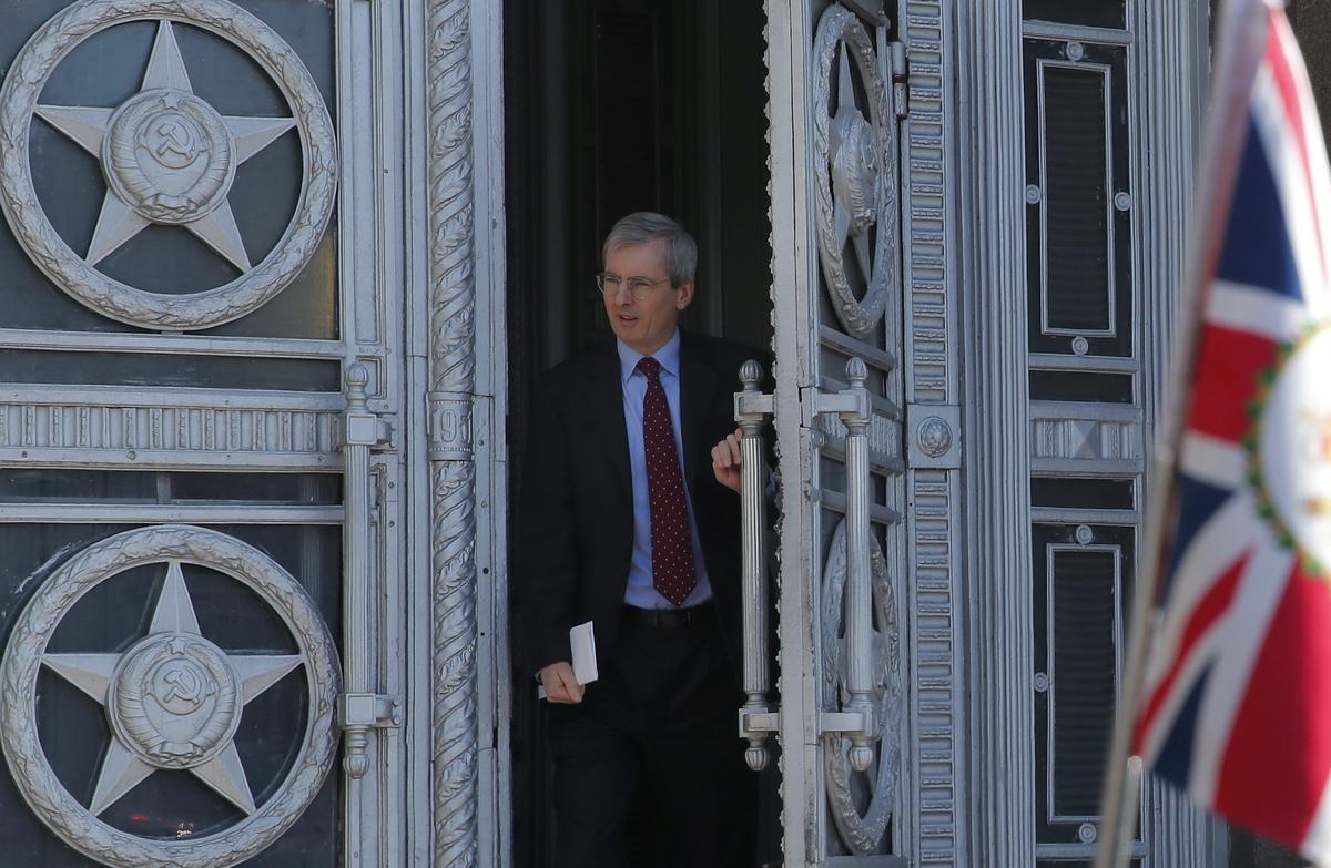 Britain and Russia Lock Horns as Moscow Cuts UK Diplomats