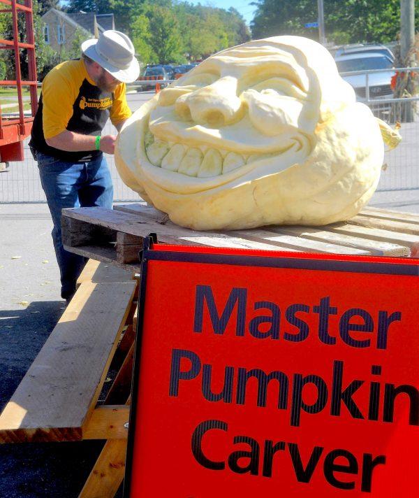 Everyone is all smiles at Pumpkinfest. (Elissa Michele Zacher)