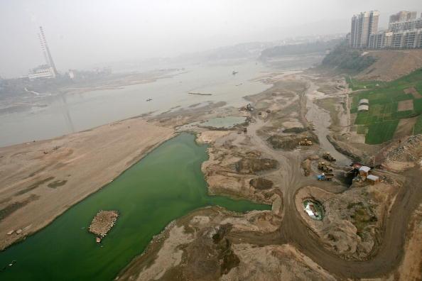 Illegal Sand Dredging on China’s Yangtze River Thrives Due to Construction Demand