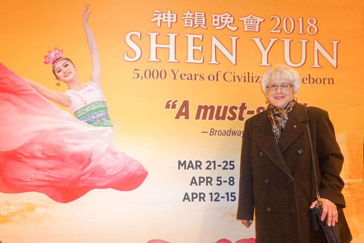 Shen Yun Performers Give to Others Through Their Dedication