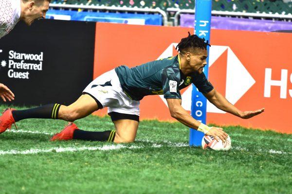 South Africa score against England on their way to a 33-15 points win. (Bill Cox/Epoch Times)