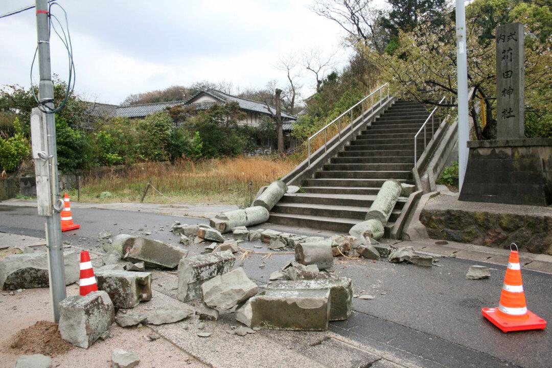 Shallow Quakes Shake Parts of Western Japan, More Tremors Expected