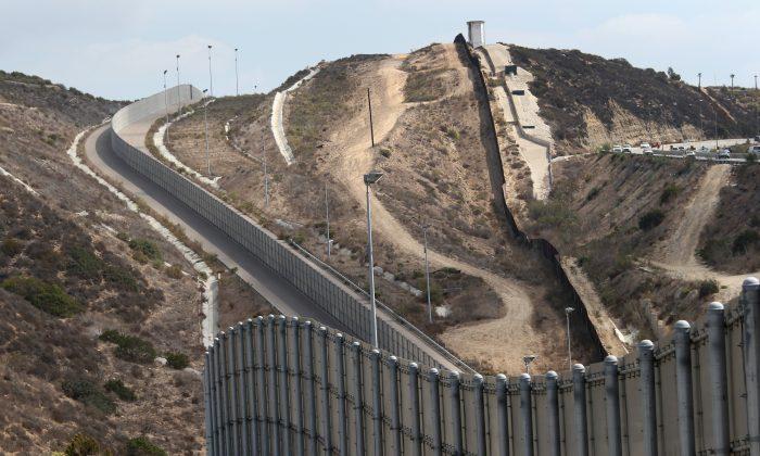 Horse Trailer Carrying at Least 18 Illegal Immigrants Crashes in California Near Border