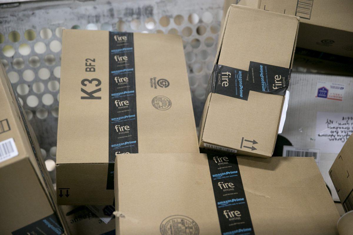 Amazon.com packages await shipment at the Indianapolis Mail Processing Annex in Indianapolis, Indiana, on Dec. 15, 2014. (Aaron P. Bernstein/Getty Images)