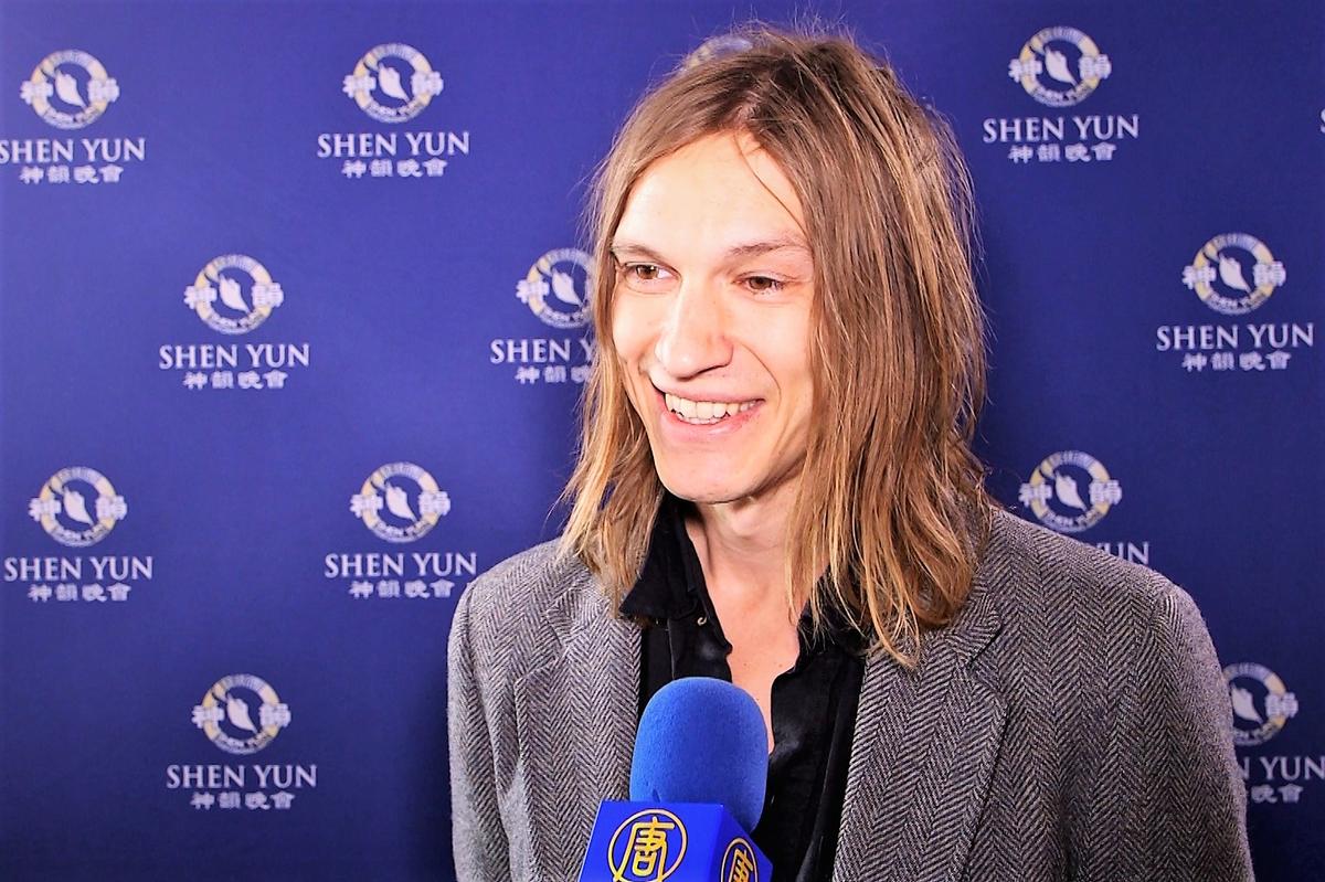 Singer and Songwriter: Shen Yun Is ‘a Real Gift’