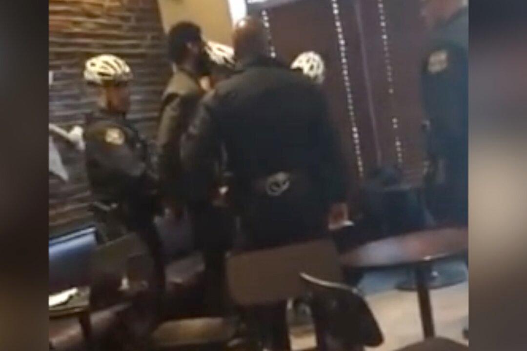 Starbucks CEO to Meet With Black Men Arrested at Philadelphia Store