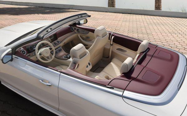 A clear view of the interior with the top down. (Courtesy of Mercedes-Benz)