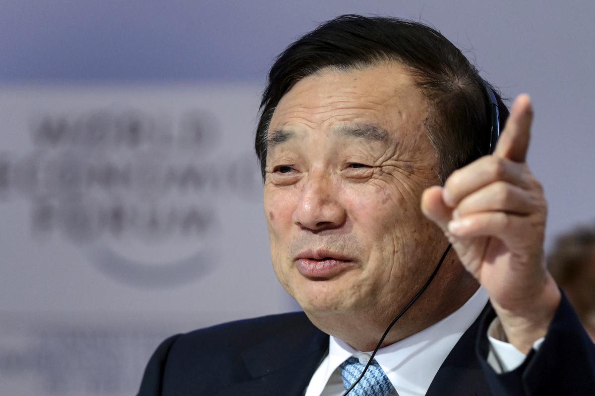 <span style="font-weight: 400">Huawei founder and President Ren Zhengfei at the World Economic Forum in Davos on Jan. 22, 2015. </span>(Fabrice Coffrini/AFP/Getty Images)