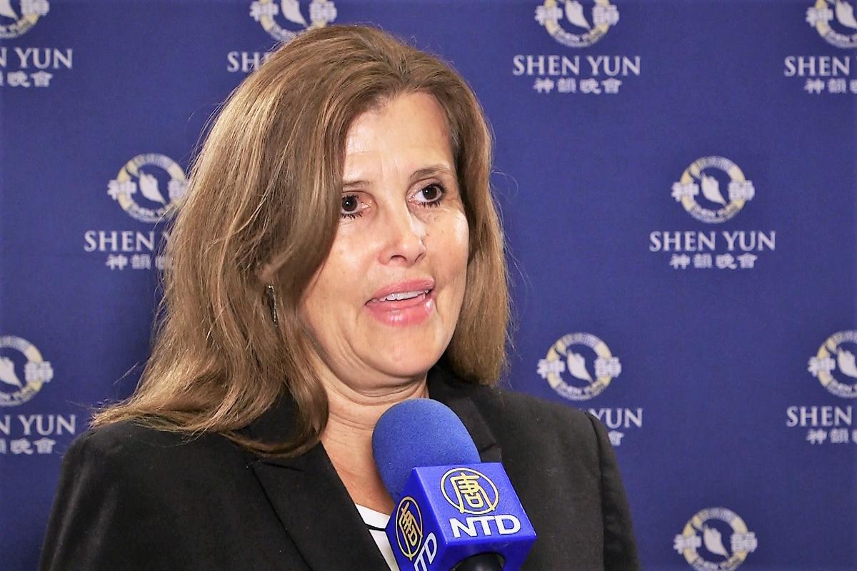 ‘You’ve just got to see Shen Yun,’ Artesia Mayor Says