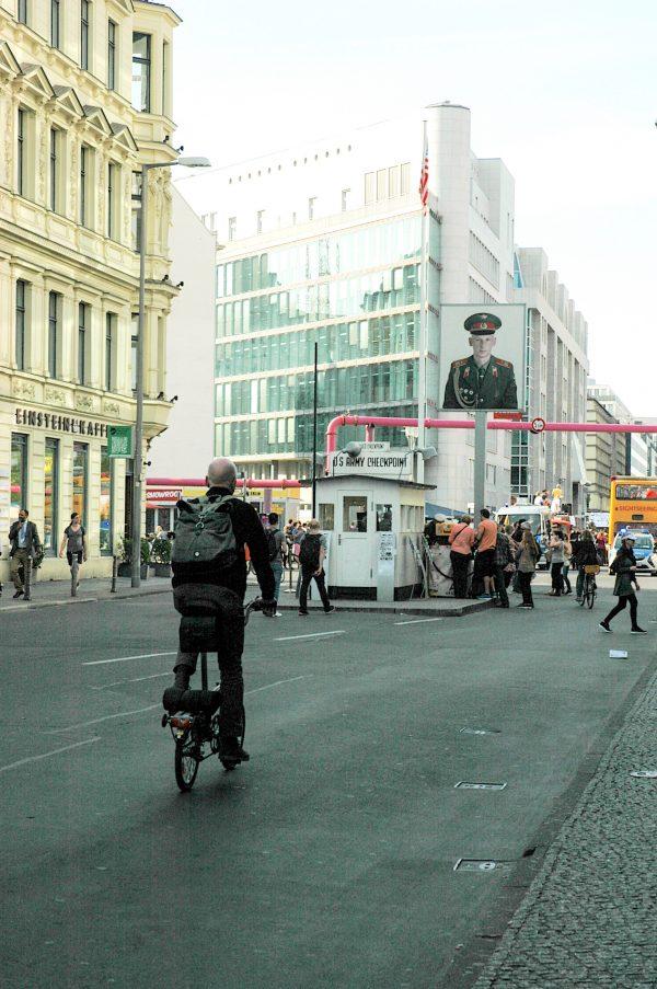 Checkpoint Charlie, a former <span class="st">crossing point between East and West Berlin during the Cold War</span>. (Carole Jobin)