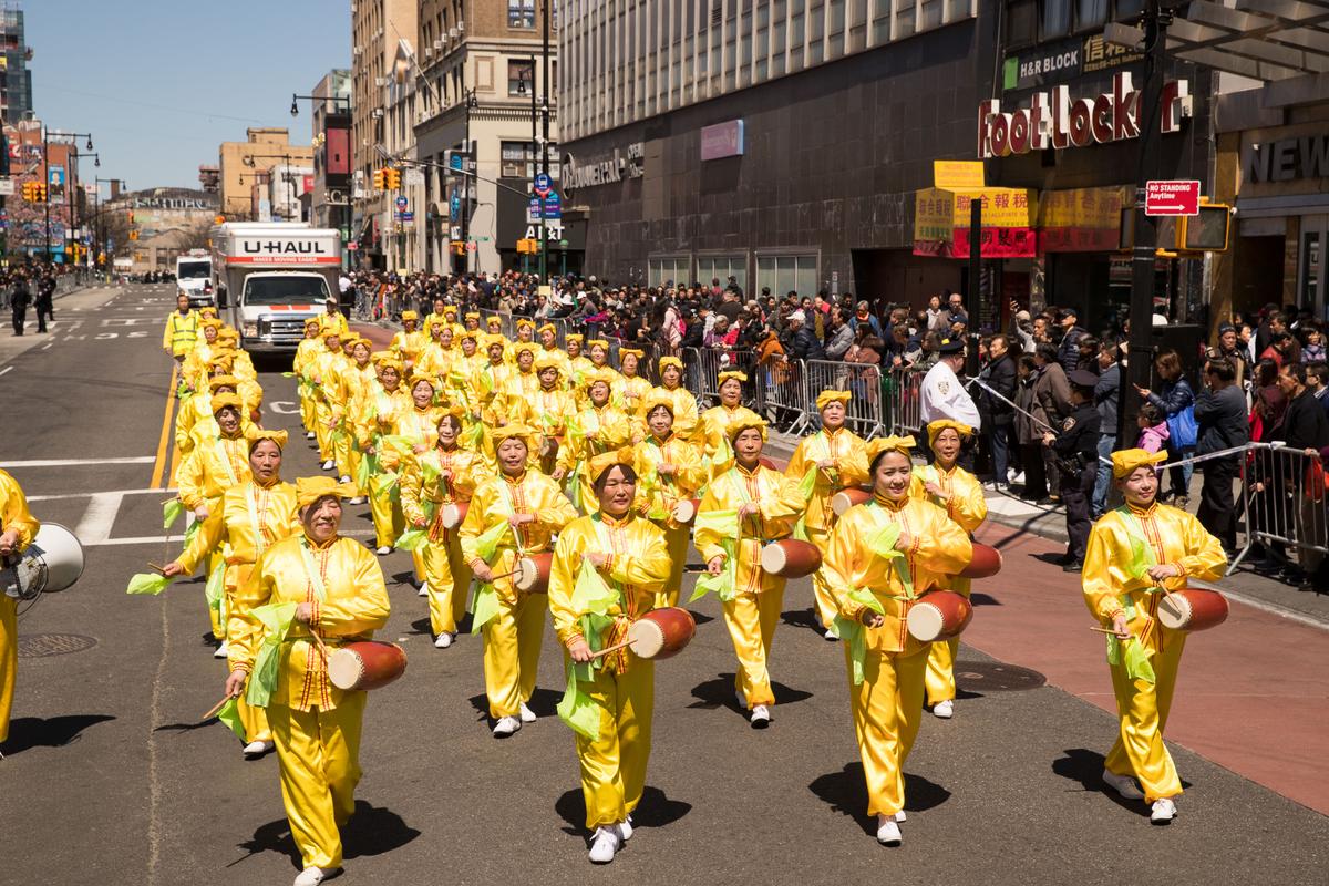 Falun Gong practitioners performing traditional Chinese waist drums, at Sunday's parade. (Larry Dai/The Epoch Times)