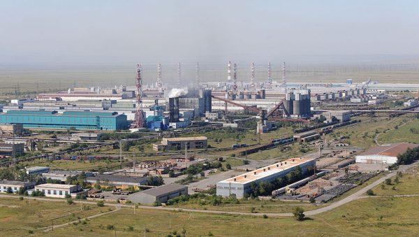 The Rusal Sayanogorsk aluminum smelter, in Sayanogorsk, in October 2009. (Alexander Nemenov/AFP/Getty Images)