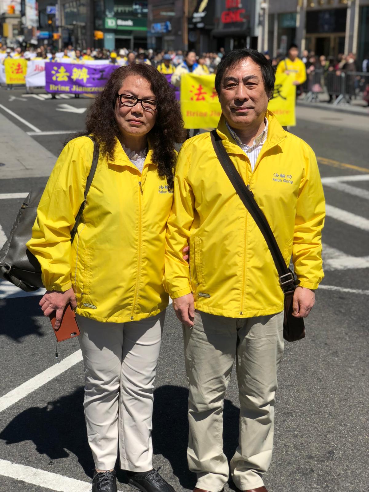 Falun Gong Practitioners Lurai Wang and Zhaohe You in Flushing, New York, April 22, 2018. (Bowen Xiao/Epoch Times)
