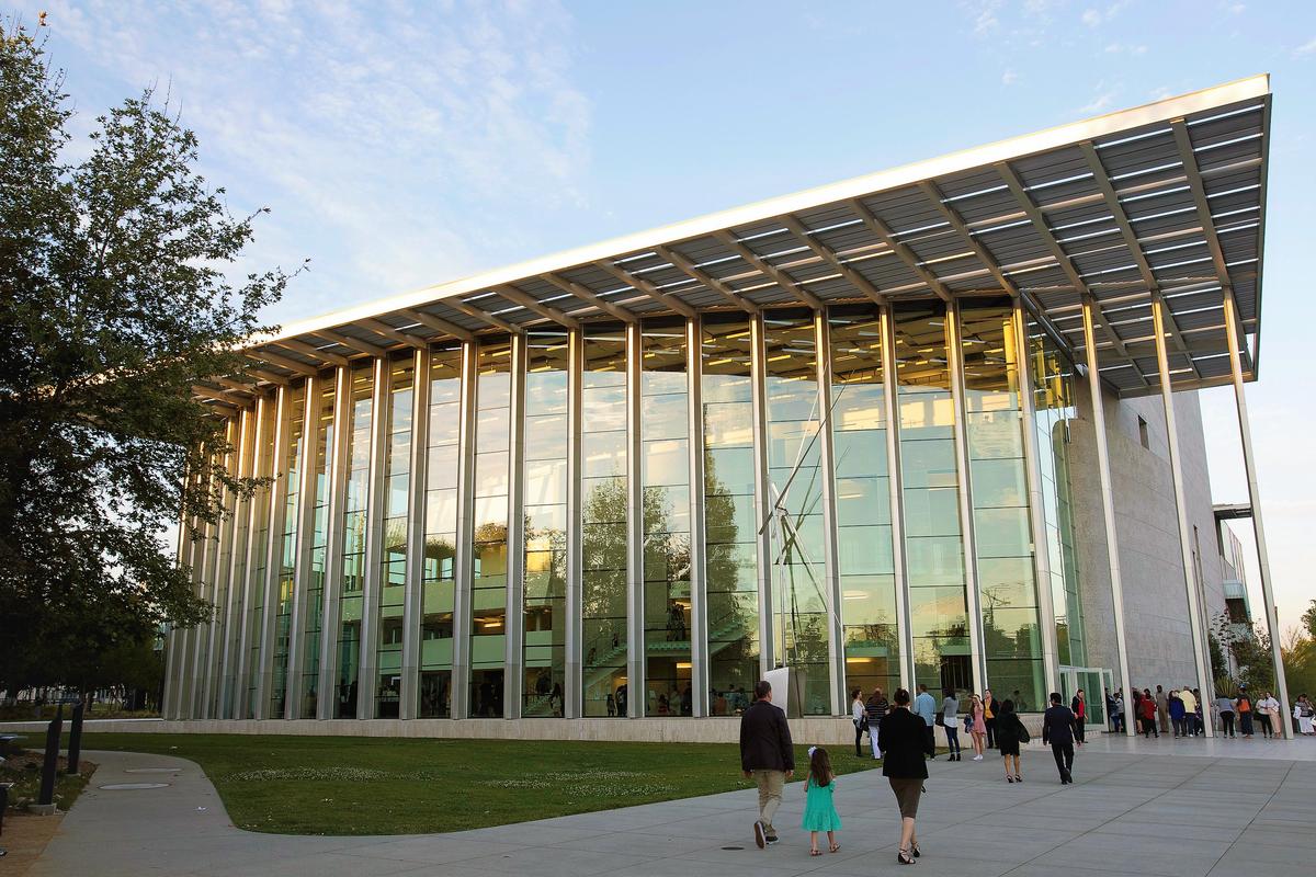 Musician: Shen Yun ‘Takes You to Another Place’