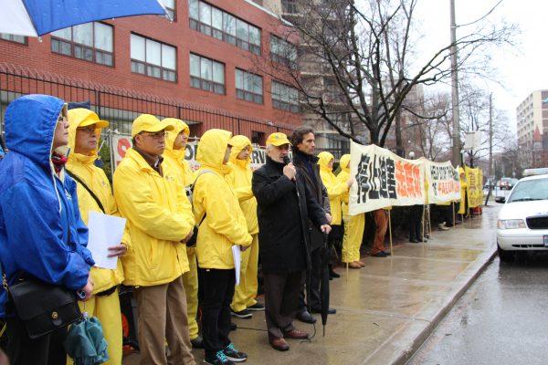 Retired senator Consiglio Di Nino speaks at a rally in front of the Chinese Consulate in Toronto on April 25, 2018. The rally commemorated a peaceful appeal for freedom of belief that took place on April 25, 1999, in Beijing, China. (The Epoch Times)