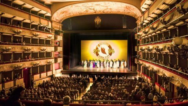 Shen Yun Performing Arts curtain call at the Teatro Verdi in Florence, Italy on April 19, 2018. Shen Yun has been the target of Beijing's attempts to persuade European theaters not to host the company. (Gabriele Bruno/The Epoch Times)