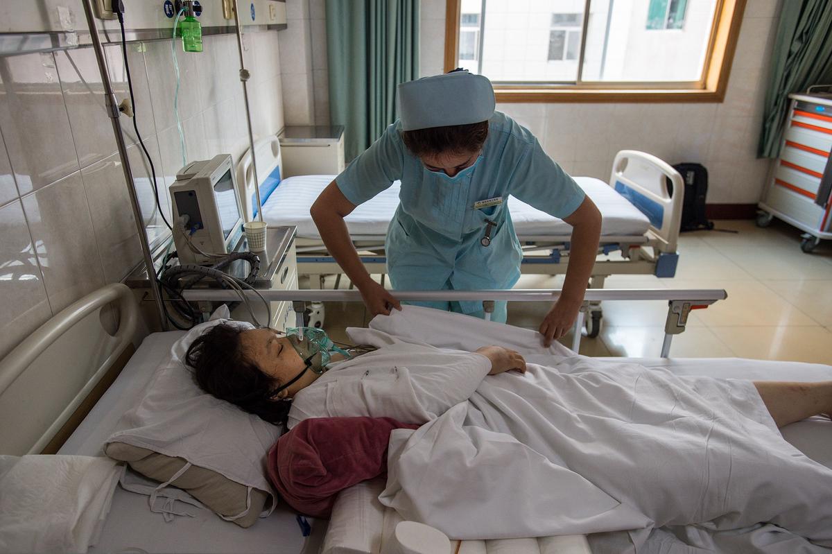 A woman is treated after she was injured in a bus crash, at a hospital in Xi'an City, in China's Shaanxi province, on August 11, 2017. (STR/AFP/Getty Images)