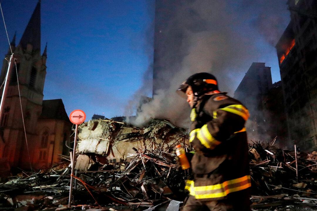 Brazil Fire: Sao Paulo Tower Block Collapses in Huge Blaze
