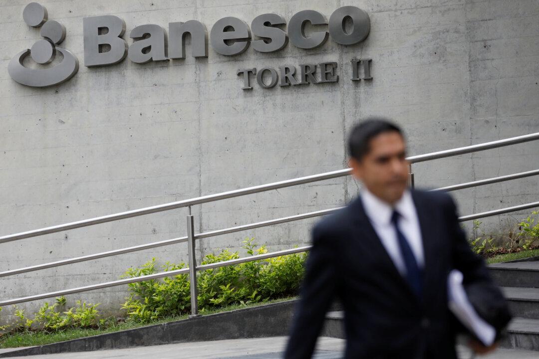 Venezuela Arrests 11 Top Executives of Private Banesco Bank