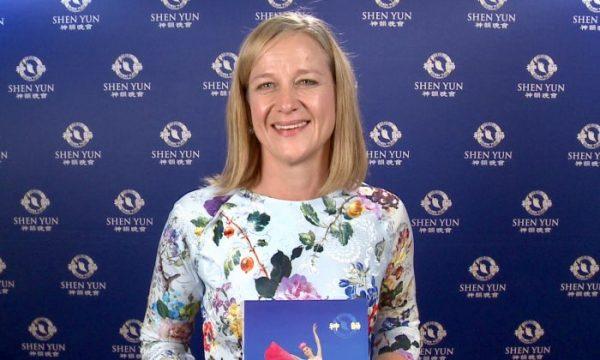 Mayor Angela Evans enjoyed the Shen Yun Performing Arts evening performance at the Adelaide Festival Centre, on Feb. 13, 2018. (NTD Television)